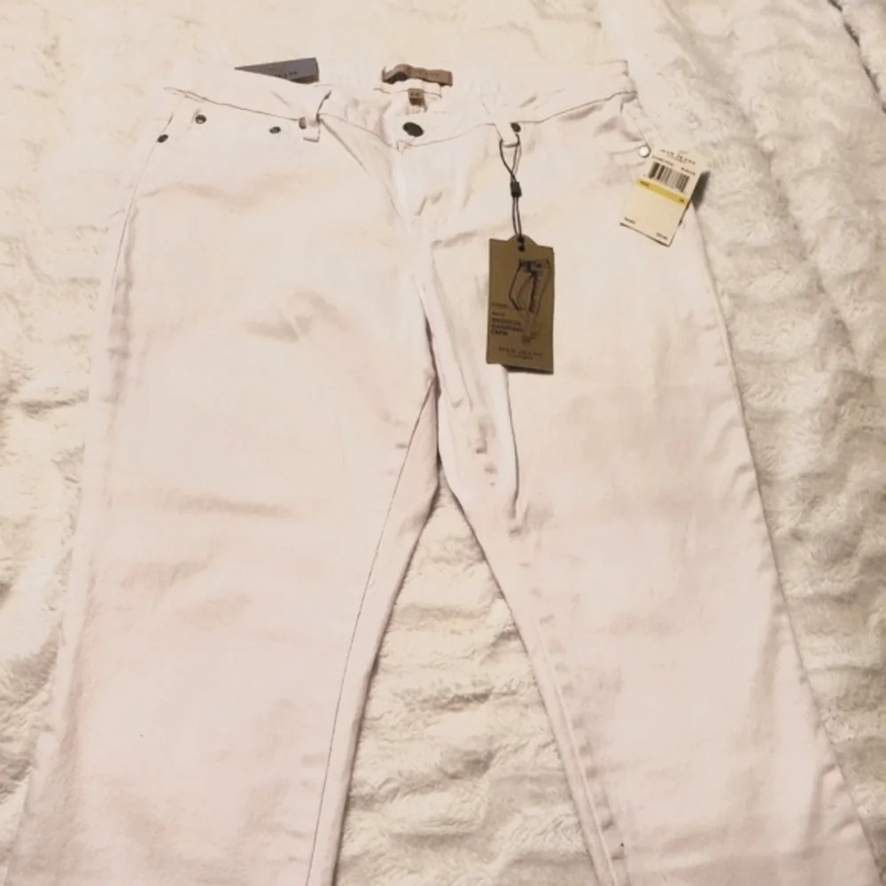 Brighton Carefree Max Studio jeans White capri Pants Size 10 23 inch Inseam